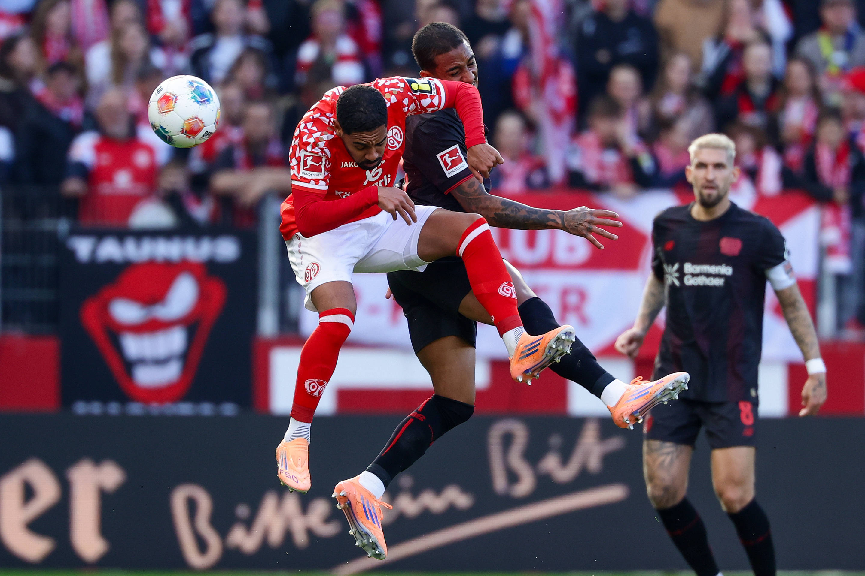 中欧体育官方网站关于勒沃库森迎德甲关键赛；关键时刻伤情更新；球迷炸锅；身体对抗强度拉满的信息