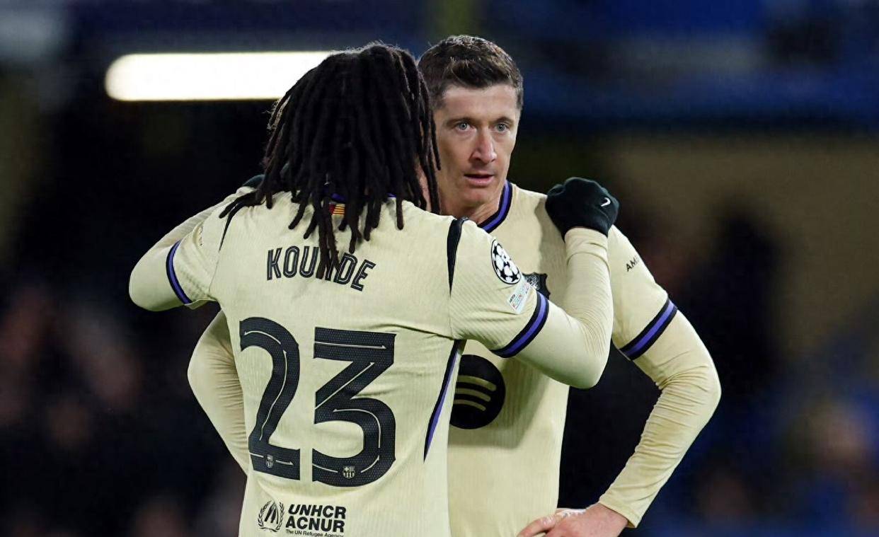 中欧体育关于多特蒙德训练开放日本菲卡调整名单备战德国杯，这一次真的国际比赛日曼联外线爆发的信息